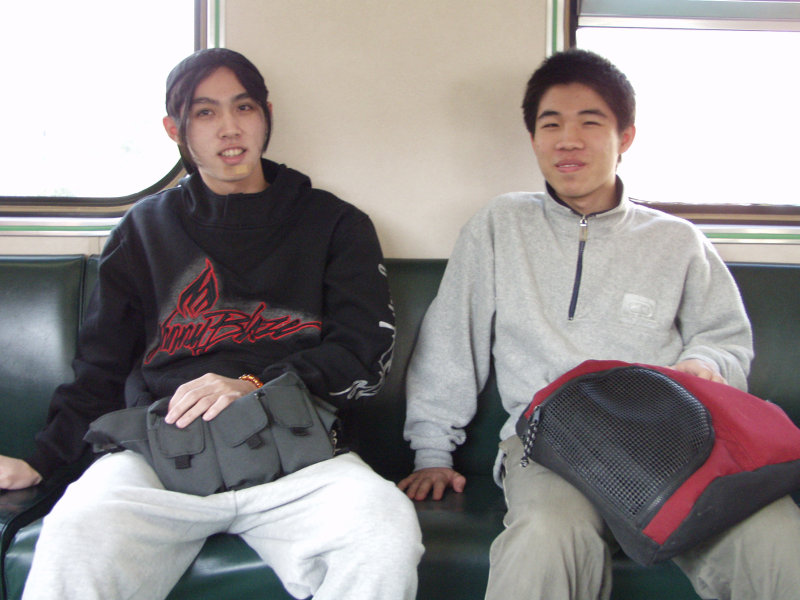 台灣鐵路旅遊攝影電車-區間車交談的旅客2002攝影照片108
