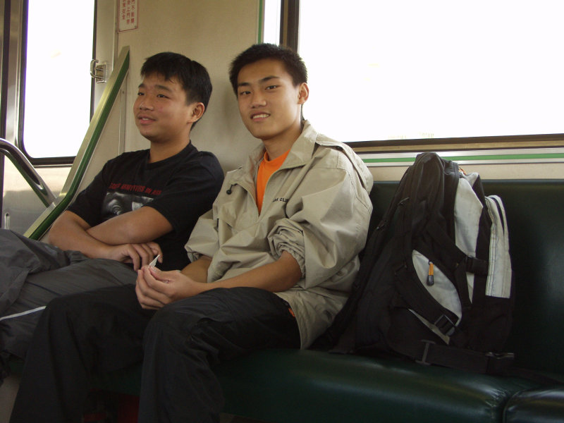 台灣鐵路旅遊攝影電車-區間車交談的旅客2002攝影照片113