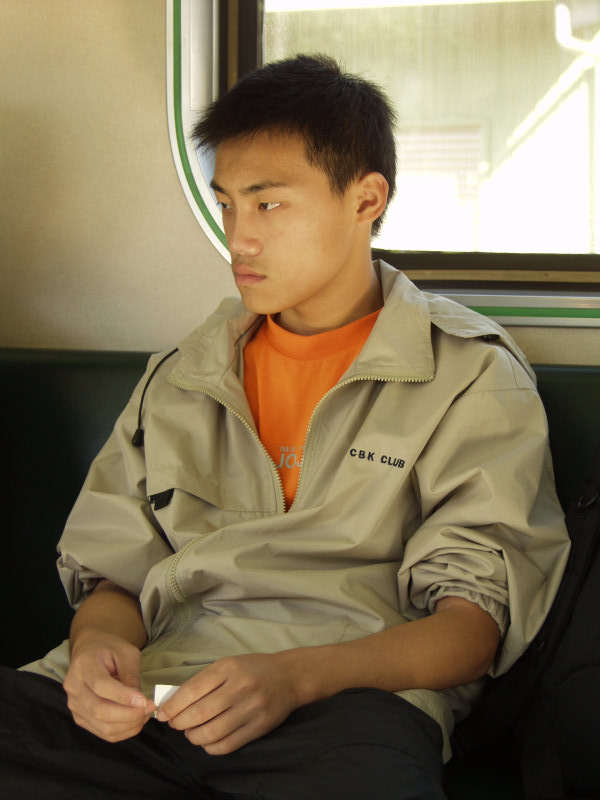 台灣鐵路旅遊攝影電車-區間車交談的旅客2002攝影照片116