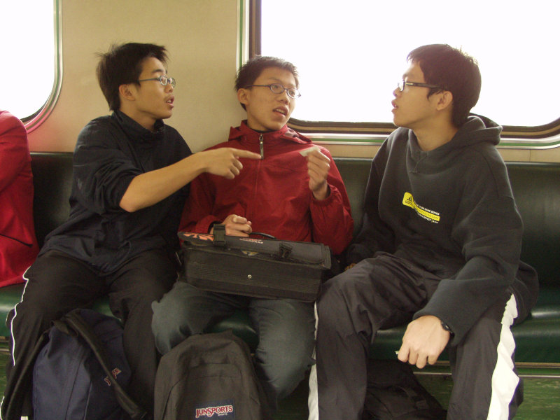 台灣鐵路旅遊攝影電車-區間車交談的旅客2002攝影照片124