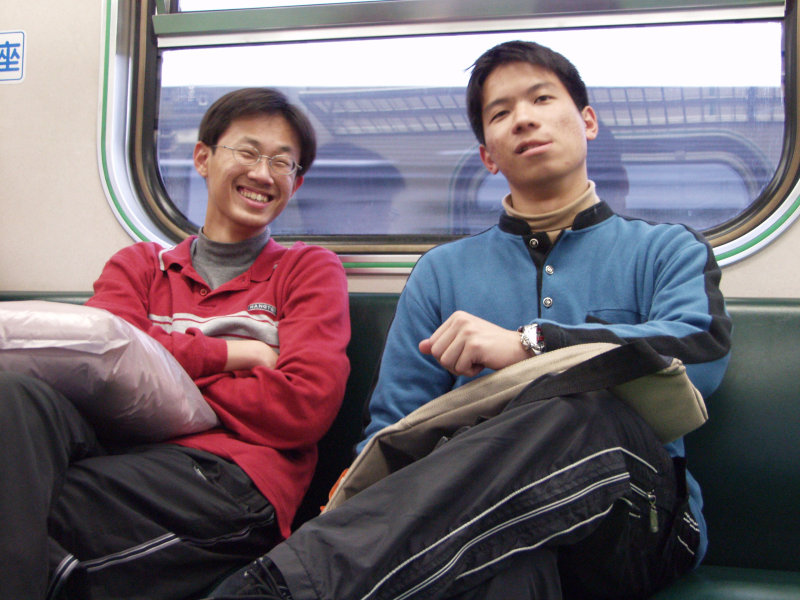 台灣鐵路旅遊攝影電車-區間車交談的旅客2003攝影照片2