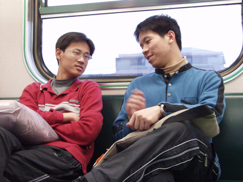 台灣鐵路旅遊攝影電車-區間車交談的旅客2003攝影照片3