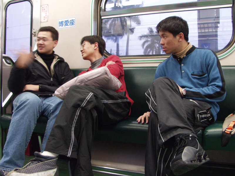 台灣鐵路旅遊攝影電車-區間車交談的旅客2003攝影照片6