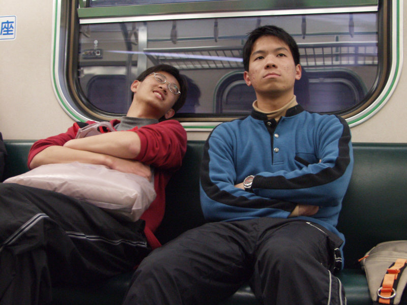 台灣鐵路旅遊攝影電車-區間車交談的旅客2003攝影照片8