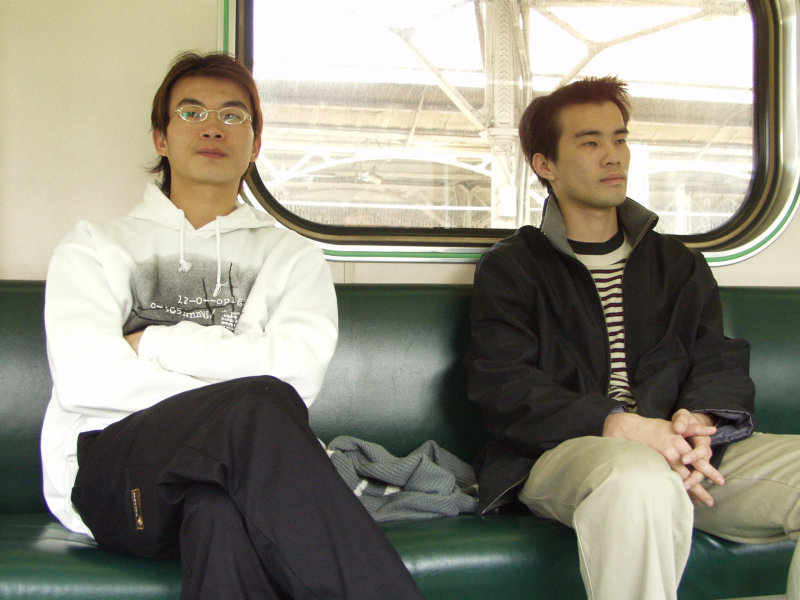 台灣鐵路旅遊攝影電車-區間車交談的旅客2003攝影照片10