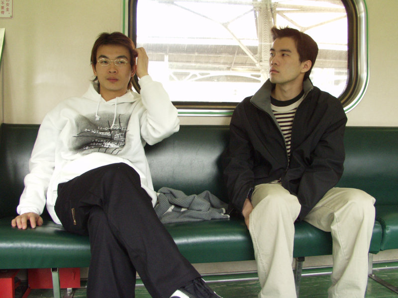 台灣鐵路旅遊攝影電車-區間車交談的旅客2003攝影照片11