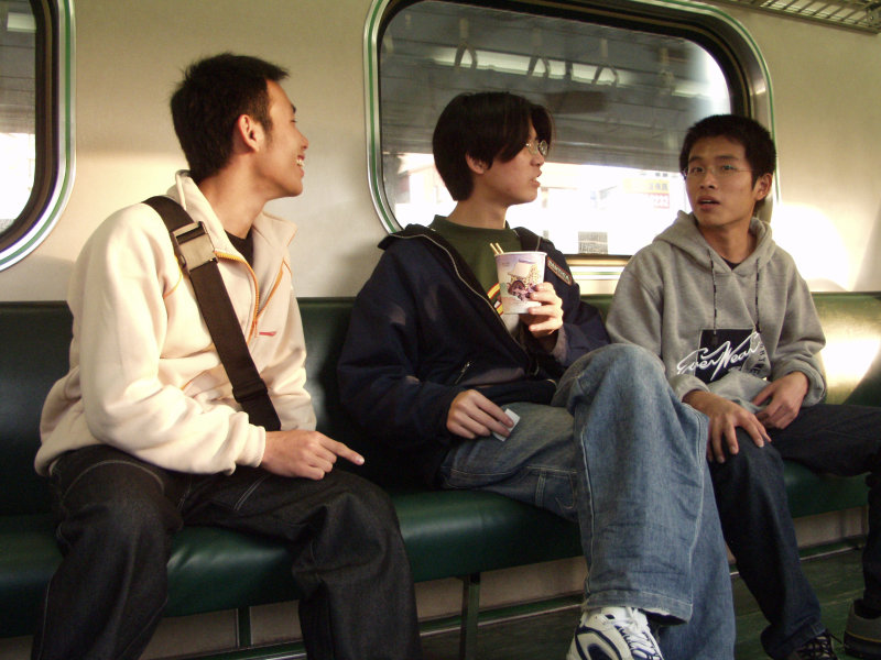 台灣鐵路旅遊攝影電車-區間車交談的旅客2003攝影照片13