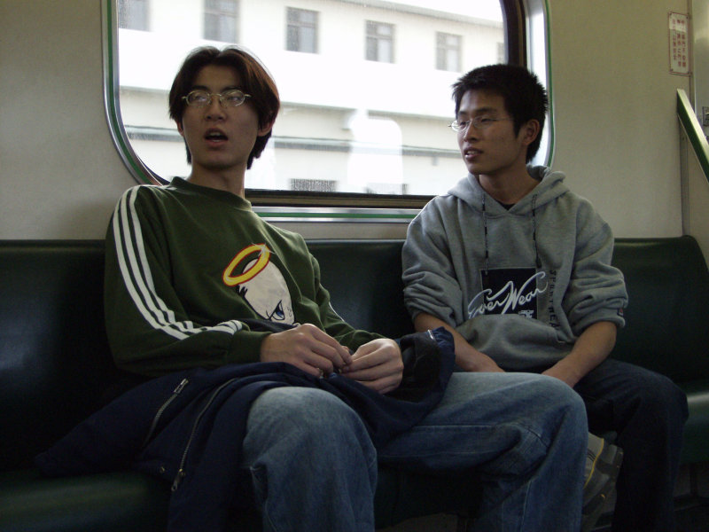台灣鐵路旅遊攝影電車-區間車交談的旅客2003攝影照片15