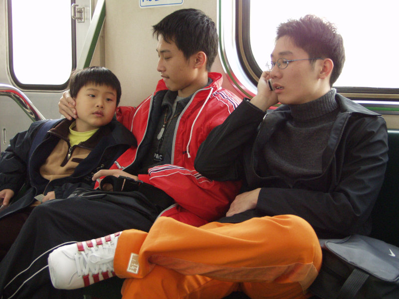 台灣鐵路旅遊攝影電車-區間車交談的旅客2003攝影照片18