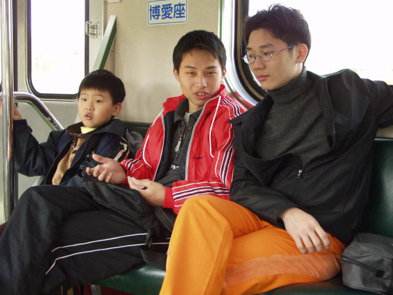 台灣鐵路旅遊攝影電車-區間車交談的旅客2003攝影照片19