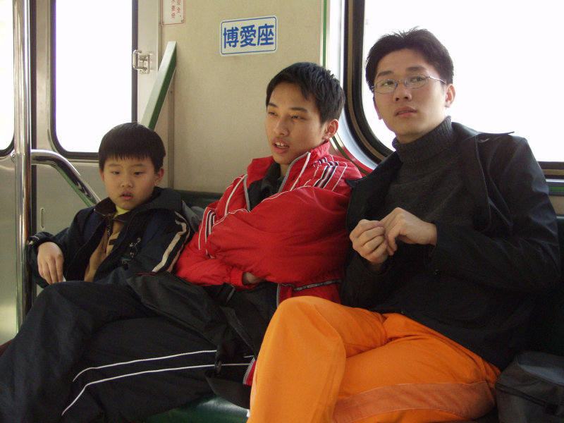 台灣鐵路旅遊攝影電車-區間車交談的旅客2003攝影照片20