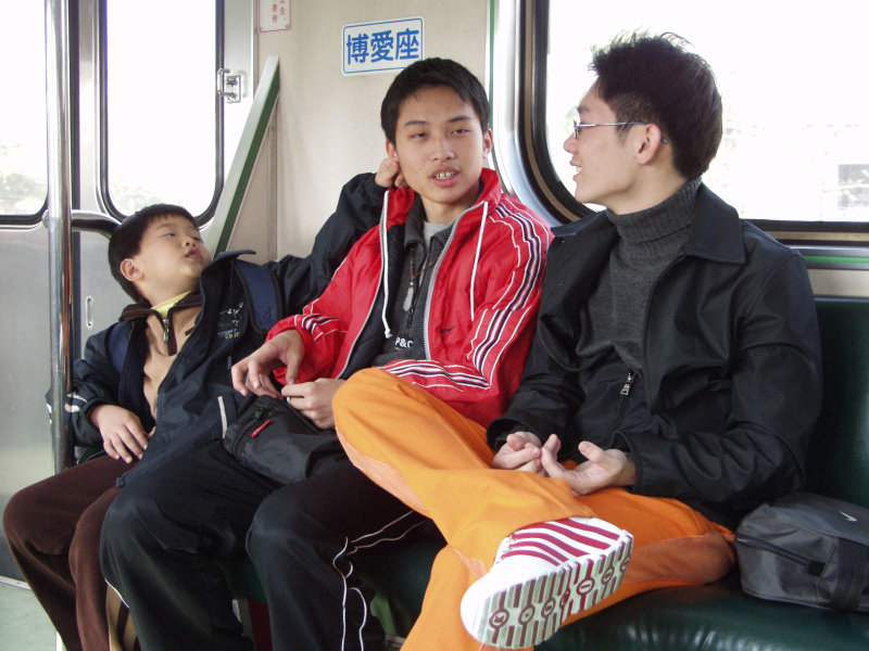 台灣鐵路旅遊攝影電車-區間車交談的旅客2003攝影照片21