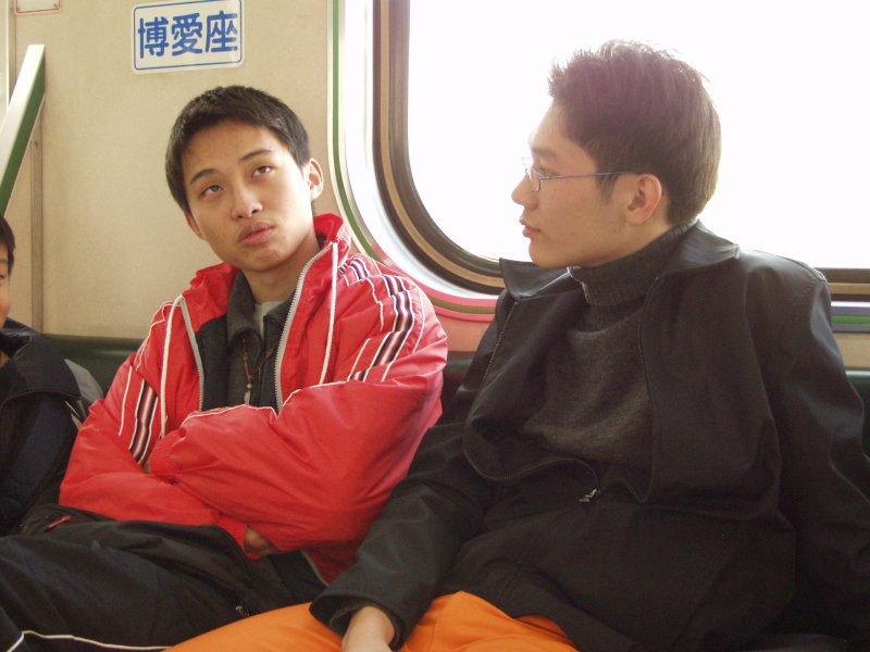 台灣鐵路旅遊攝影電車-區間車交談的旅客2003攝影照片27