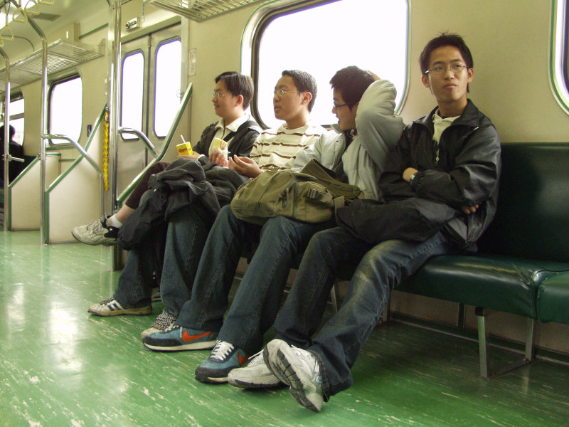 台灣鐵路旅遊攝影電車-區間車交談的旅客2003攝影照片28