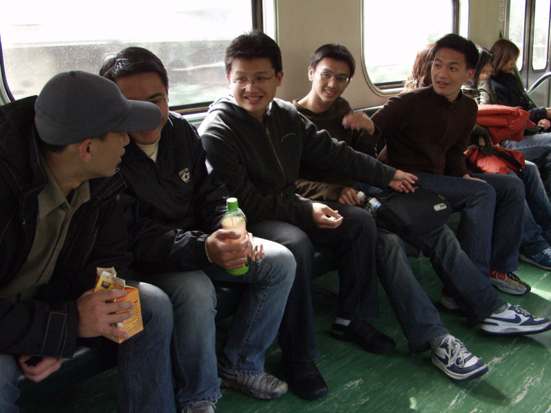 台灣鐵路旅遊攝影電車-區間車交談的旅客2003攝影照片31
