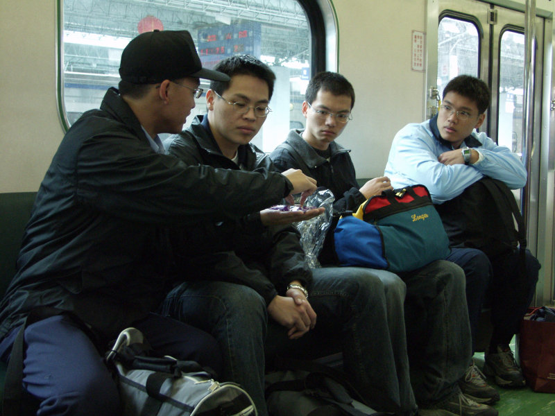 台灣鐵路旅遊攝影電車-區間車交談的旅客2003攝影照片33