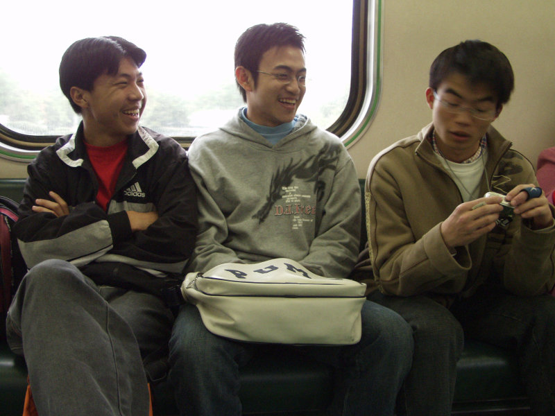 台灣鐵路旅遊攝影電車-區間車交談的旅客2003攝影照片36