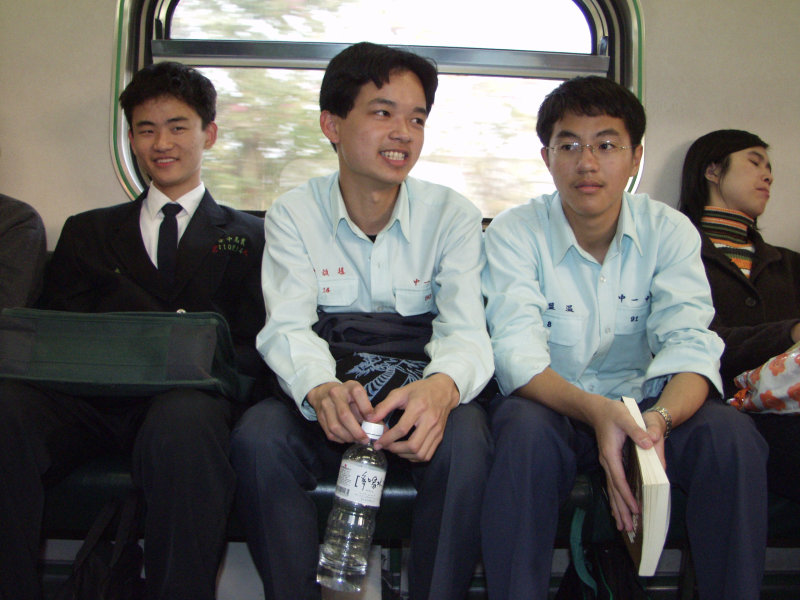 台灣鐵路旅遊攝影電車-區間車交談的旅客2003攝影照片41