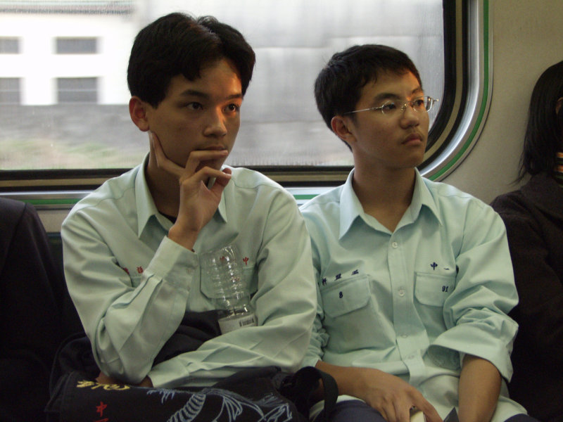 台灣鐵路旅遊攝影電車-區間車交談的旅客2003攝影照片43