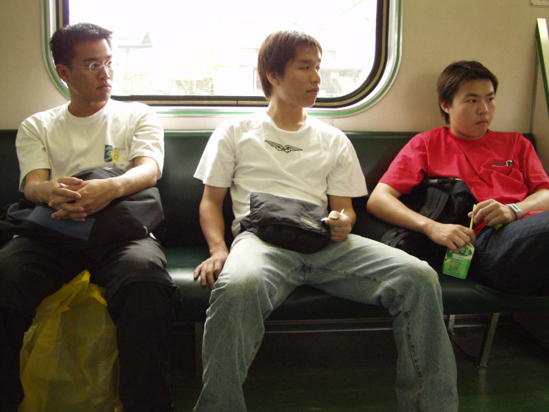 台灣鐵路旅遊攝影電車-區間車交談的旅客2003攝影照片55