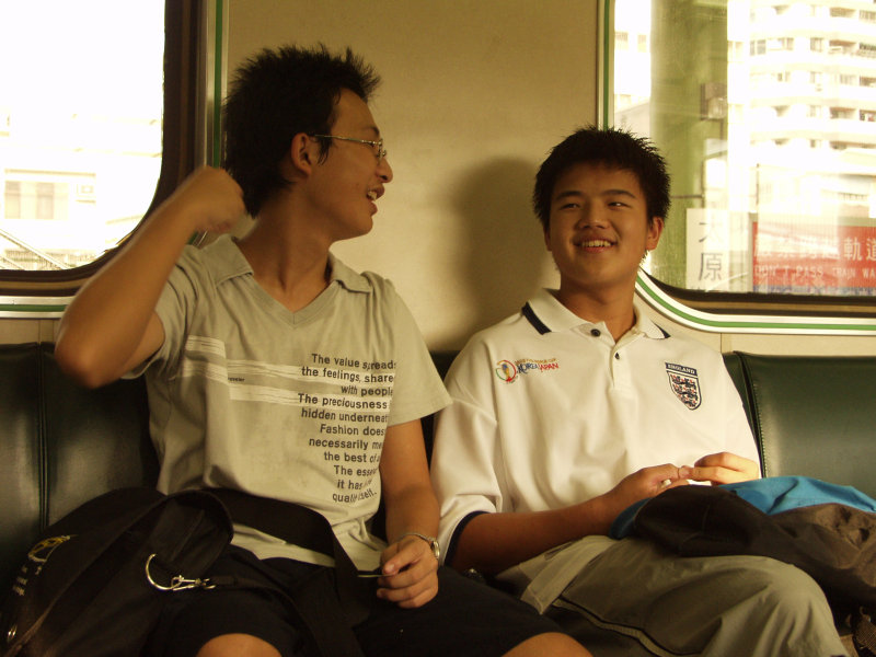 台灣鐵路旅遊攝影電車-區間車交談的旅客2003攝影照片75