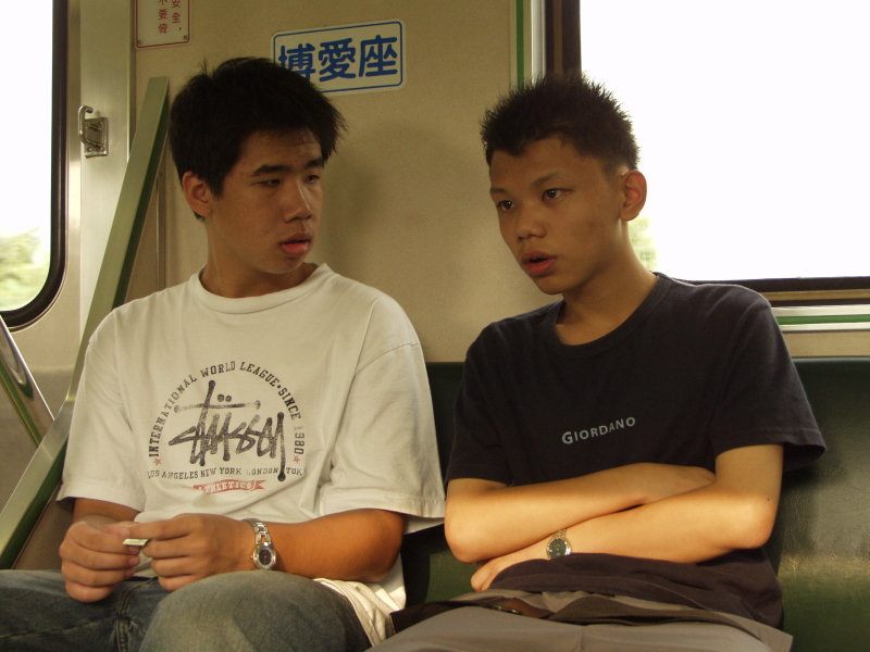 台灣鐵路旅遊攝影電車-區間車交談的旅客2003攝影照片76