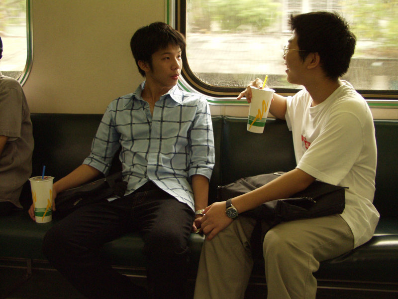 台灣鐵路旅遊攝影電車-區間車交談的旅客2003攝影照片83