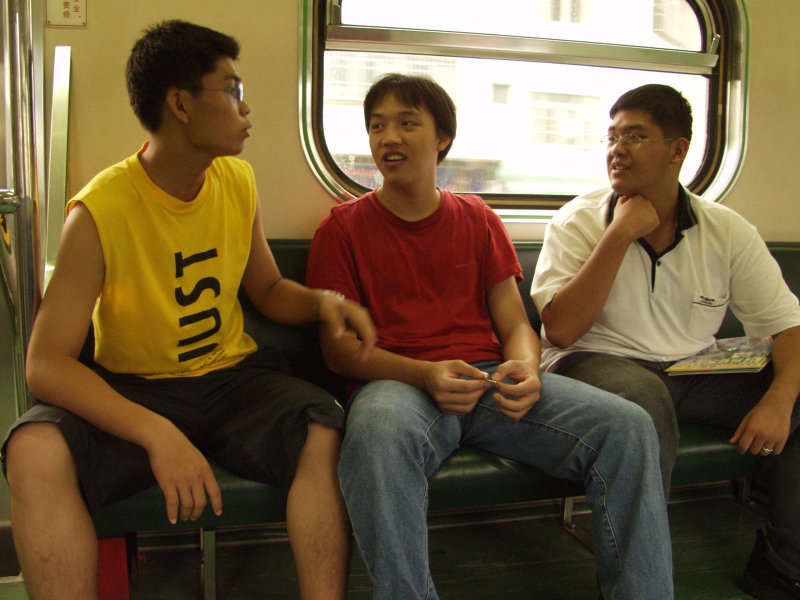 台灣鐵路旅遊攝影電車-區間車交談的旅客2003攝影照片87