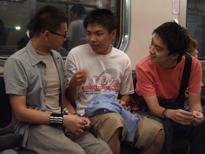 台灣鐵路旅遊攝影電車-區間車交談的旅客2003攝影照片95