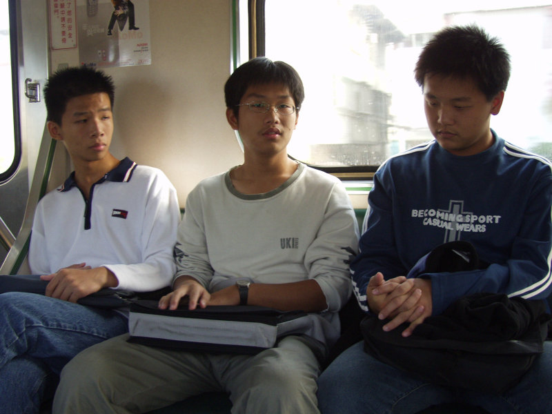 台灣鐵路旅遊攝影電車-區間車交談的旅客2003攝影照片114