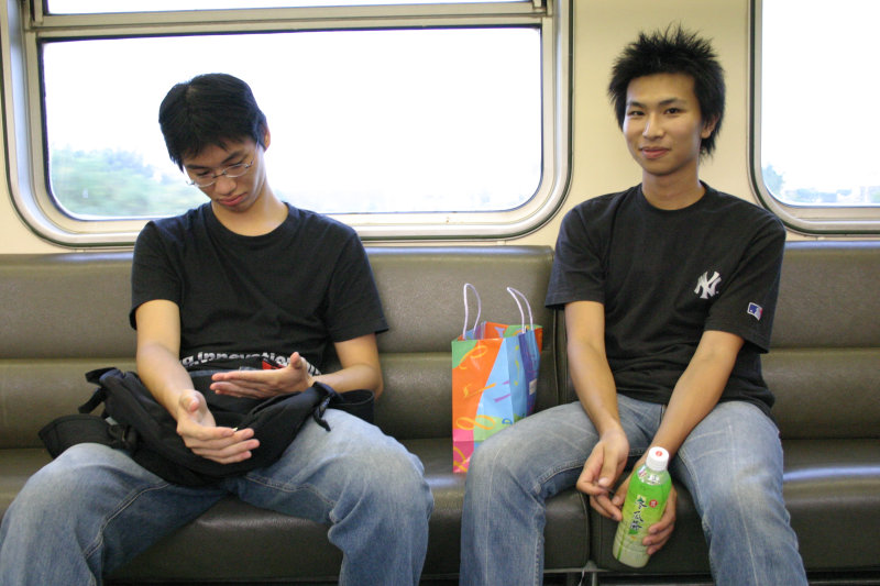 台灣鐵路旅遊攝影電車-區間車交談的旅客2004攝影照片29