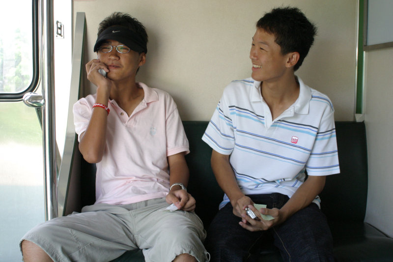 台灣鐵路旅遊攝影電車-區間車交談的旅客2004攝影照片33