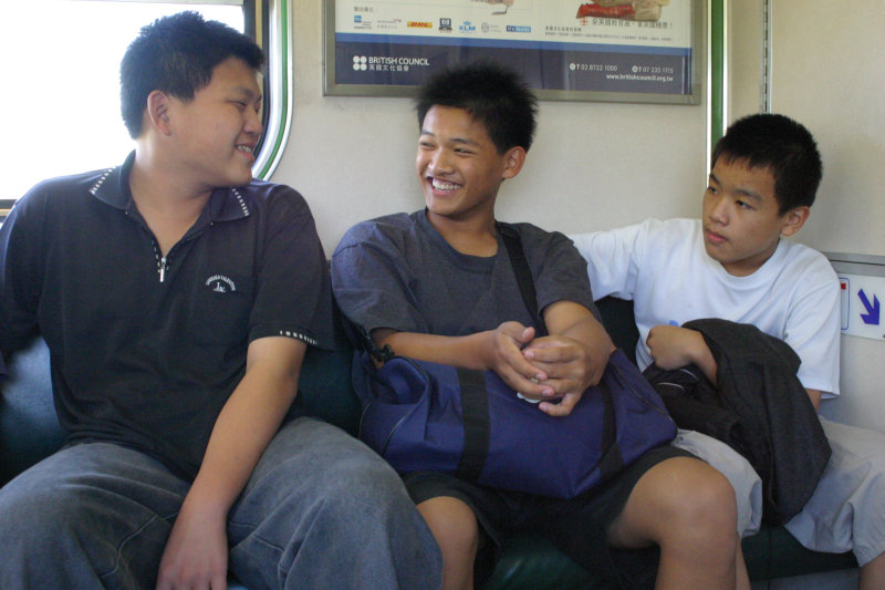 台灣鐵路旅遊攝影電車-區間車交談的旅客2004攝影照片58