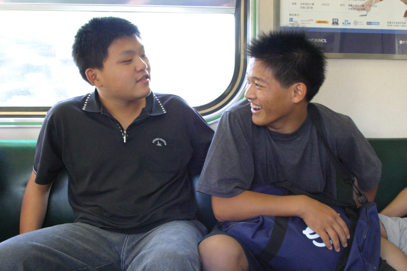 台灣鐵路旅遊攝影電車-區間車交談的旅客2004攝影照片65