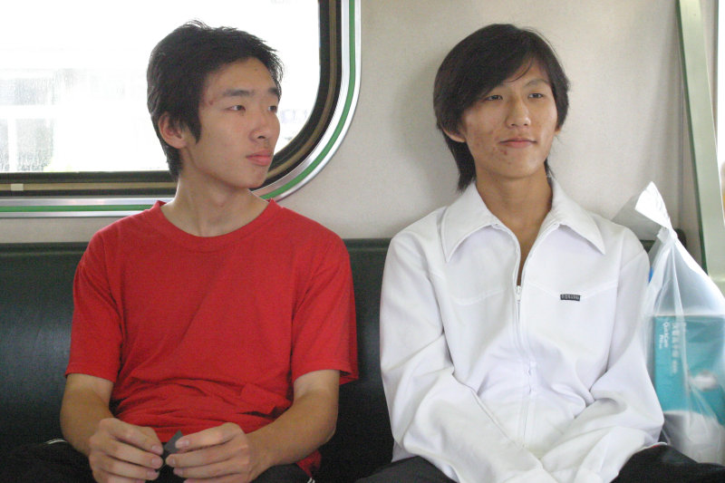 台灣鐵路旅遊攝影電車-區間車交談的旅客2004攝影照片66