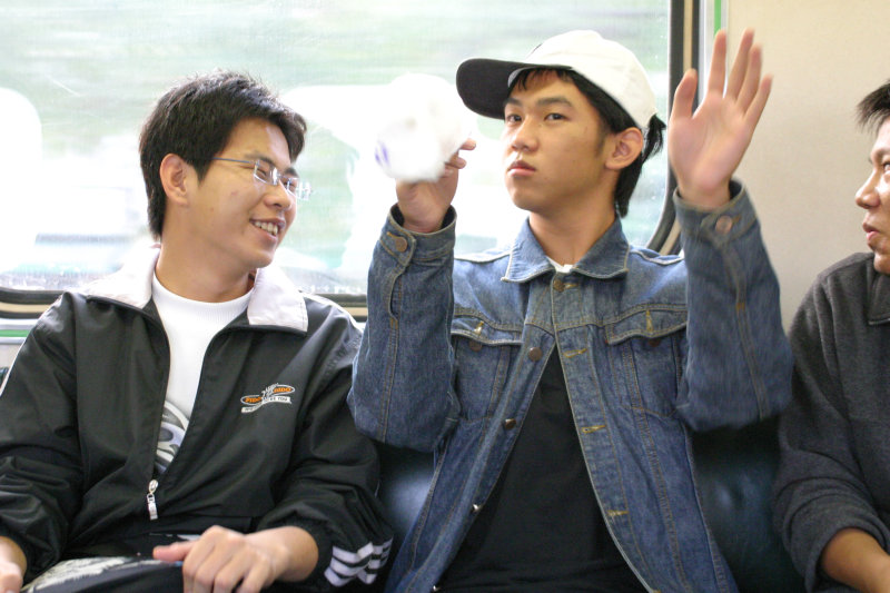 台灣鐵路旅遊攝影電車-區間車交談的旅客2004攝影照片108