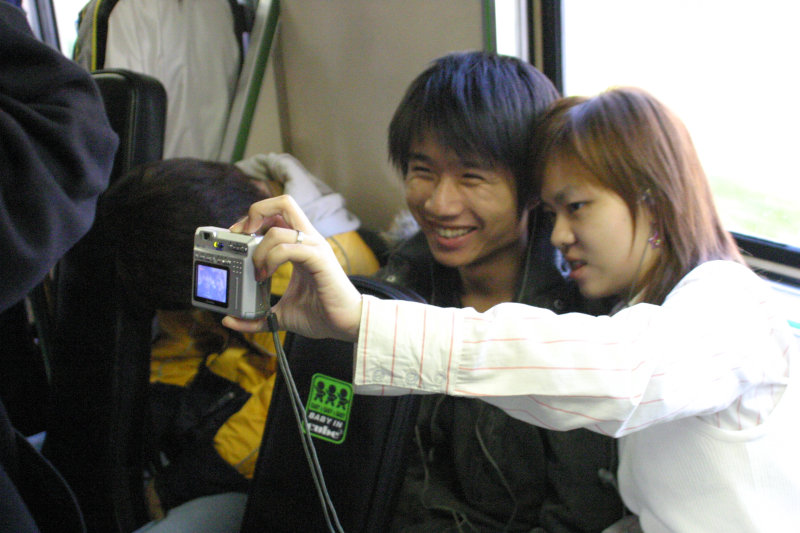 台灣鐵路旅遊攝影電車-區間車交談的旅客2004攝影照片164