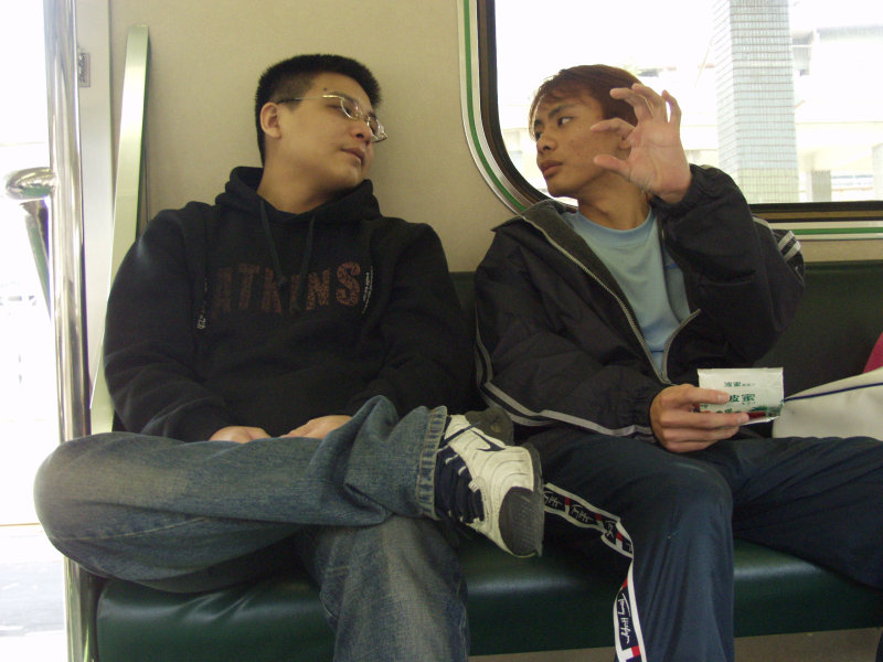 台灣鐵路旅遊攝影電車-區間車交談的旅客2004攝影照片184