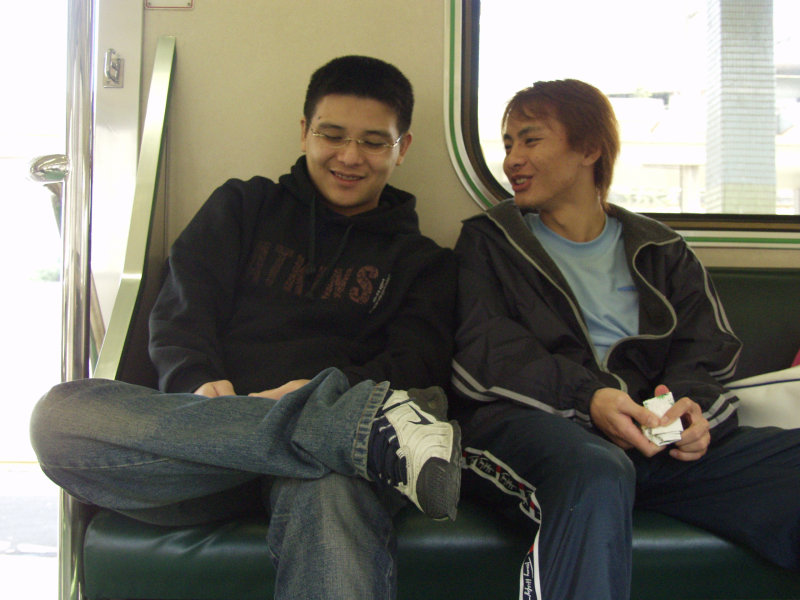 台灣鐵路旅遊攝影電車-區間車交談的旅客2004攝影照片185