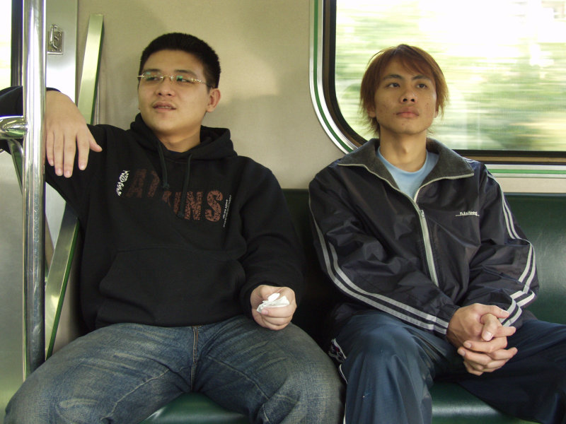 台灣鐵路旅遊攝影電車-區間車交談的旅客2004攝影照片191