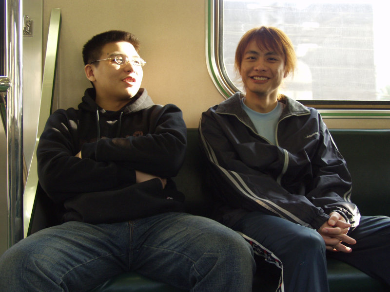 台灣鐵路旅遊攝影電車-區間車交談的旅客2004攝影照片194