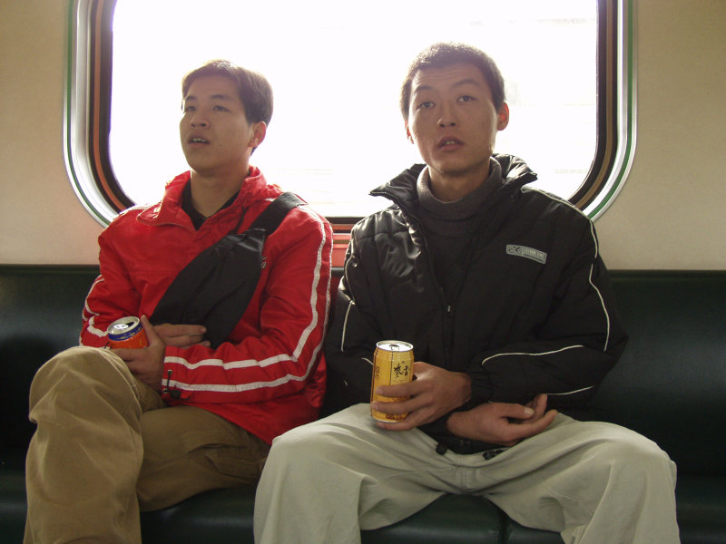 台灣鐵路旅遊攝影電車-區間車交談的旅客2004攝影照片203