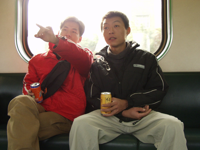 台灣鐵路旅遊攝影電車-區間車交談的旅客2004攝影照片204