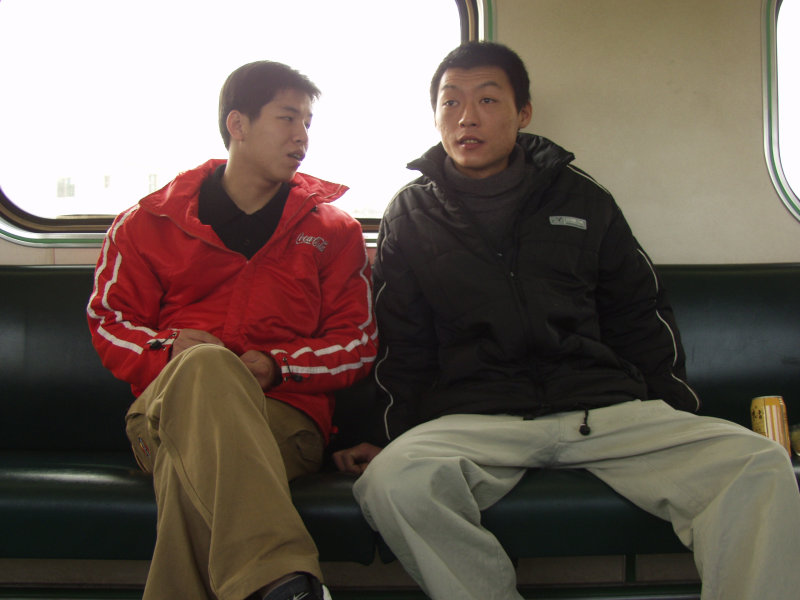 台灣鐵路旅遊攝影電車-區間車交談的旅客2004攝影照片210