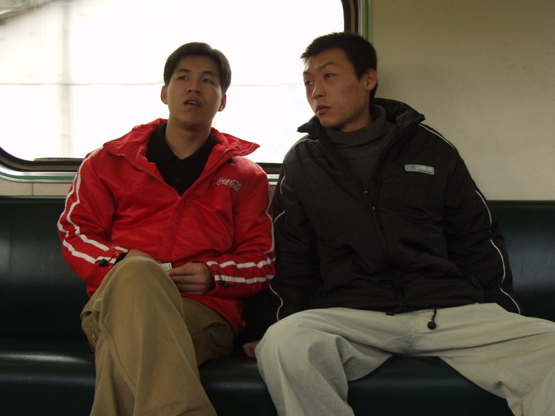 台灣鐵路旅遊攝影電車-區間車交談的旅客2004攝影照片211