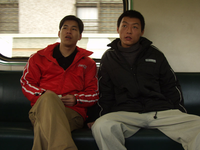 台灣鐵路旅遊攝影電車-區間車交談的旅客2004攝影照片212