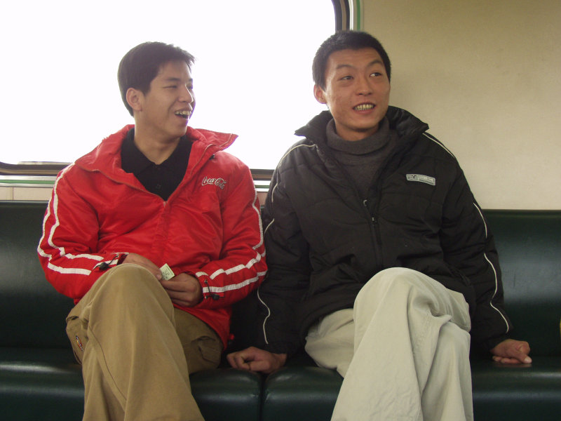 台灣鐵路旅遊攝影電車-區間車交談的旅客2004攝影照片214