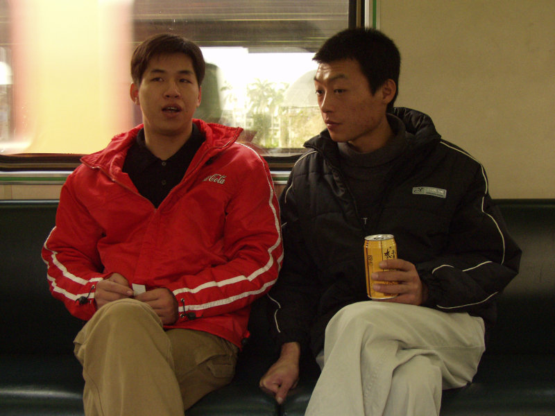 台灣鐵路旅遊攝影電車-區間車交談的旅客2004攝影照片217