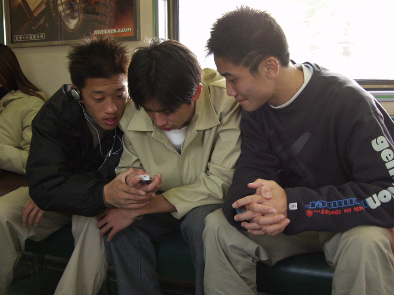 台灣鐵路旅遊攝影電車-區間車交談的旅客2004攝影照片220