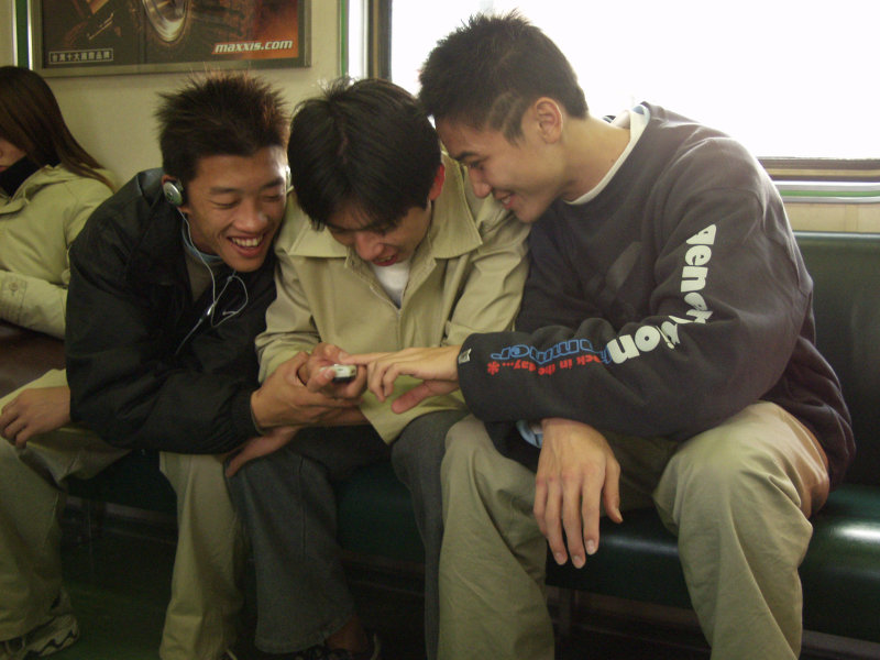 台灣鐵路旅遊攝影電車-區間車交談的旅客2004攝影照片221